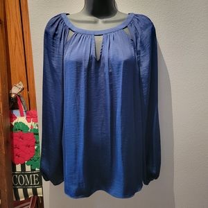 Jennifer Lopez navy blue cut out top